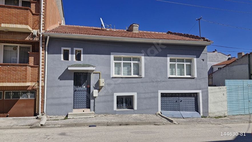 Şehiriçi Bahçeli Yaşam!100m² Ev + 100m² Bahçe+2+1 Bodrum Daire