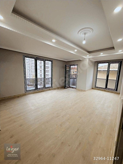 K.Çekmece Tepeüstünde Satılık Sıfır Binada 2+1 100m2 2.Kat Daire