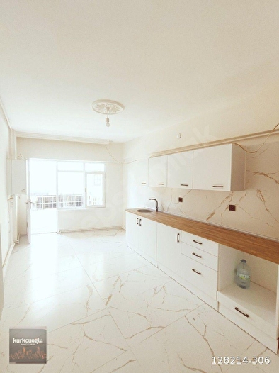 Kürkçüoğlu Emlak tan Merkezde 1 Kat 3+1 145m2 Satılık Daire