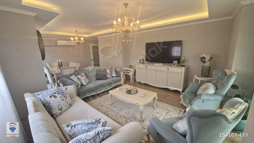 GÜZELYURT 'TA HAVUZLU VE SİTE İÇERİSİNDE SATILIK 3+1 GENİŞ DAİRE