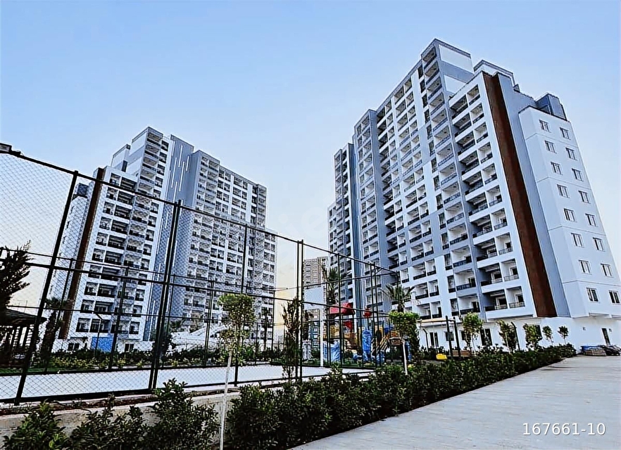 LEVANTEN'DEN SOSYAL ALANLI SİTEDE HAVUZ MANZARALI SIFIR LÜKS 1+1