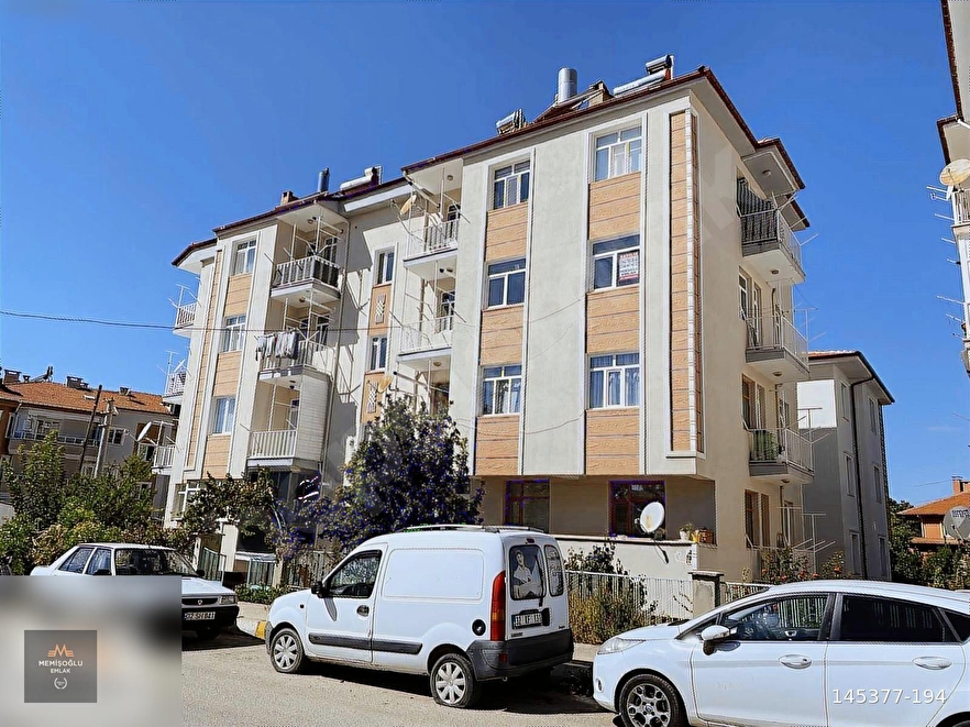 MEMİŞOĞLU EMLAK'TAN SATILIK CUMHURİYETTE 3.KAT 3+1 BAKIMLI DAİRE