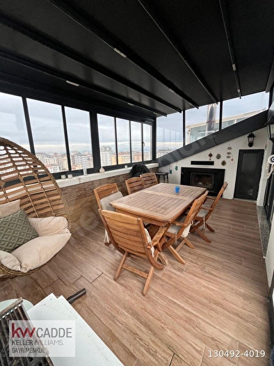 EZBER BOZAN TAVAN YÜKSEKLİĞİ İLE ŞÖMİNELİ AÇIK/KAPALI TERASLI