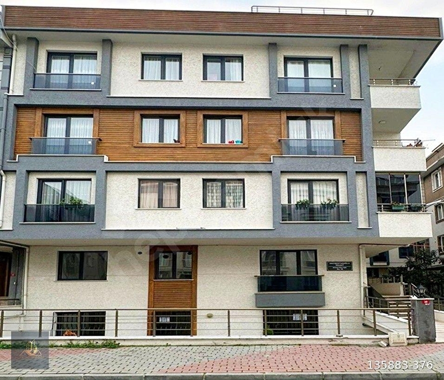 BEYLİKDÜZÜ YAKUPLU'DA 5+2 195m2 ÖN CEPHE DUBLEKS DAİRE FIRSATI