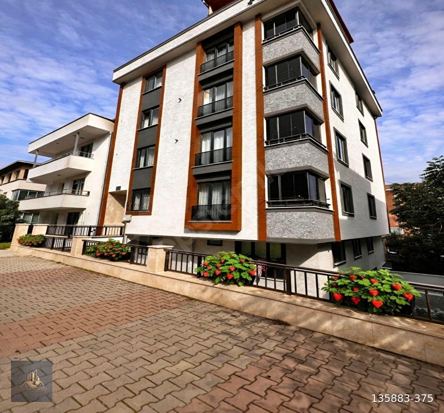 BEYLİKDÜZÜ YAKUPLU'DA METROBÜSE 8 DK MESAFEDE 1+1 DAİRE FIRSATI