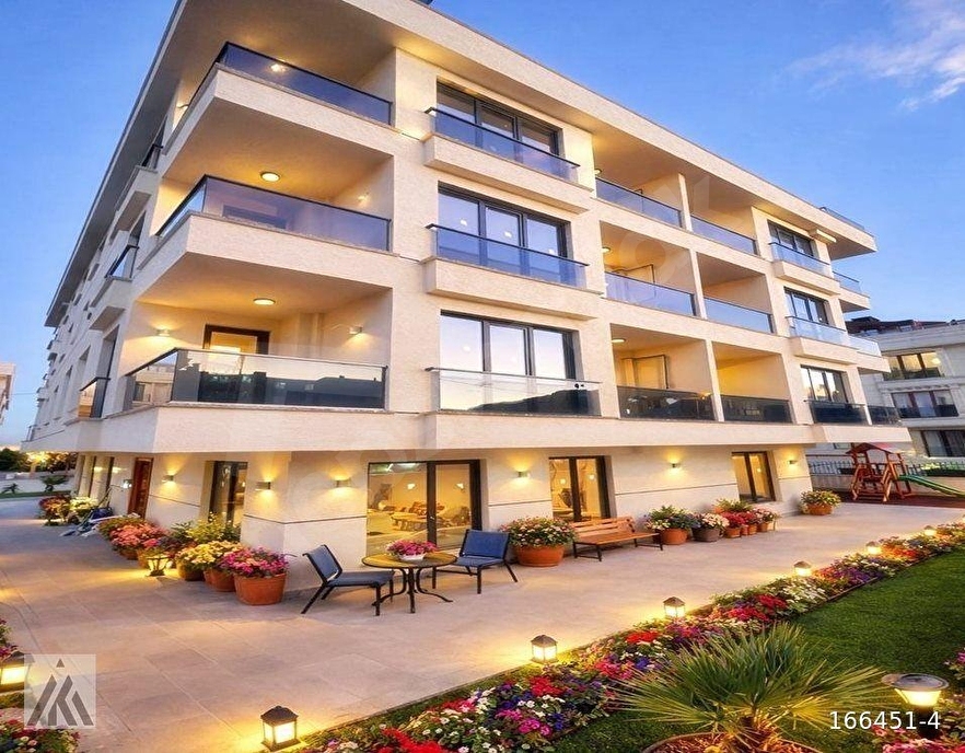 AKA YAPI'DAN BEYLİKDÜZÜ KOLEJLER BÖLGESİ SATILIK ARA KAT DAİRE