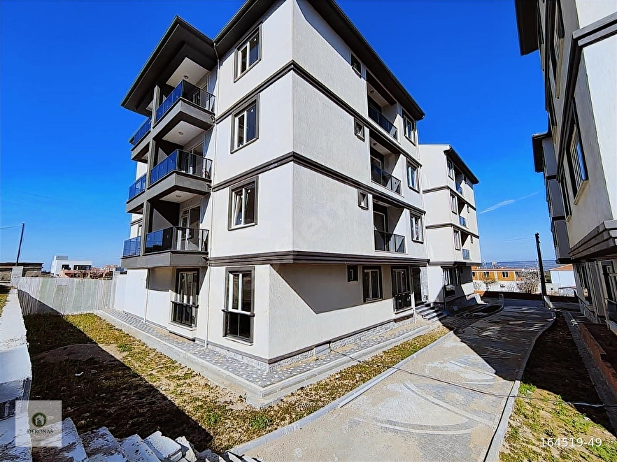 DERONAS'TAN AYVACIK HAMDİBEYDE SİTE İÇERİSİNDE ARA KAT 2+1 DAİRE