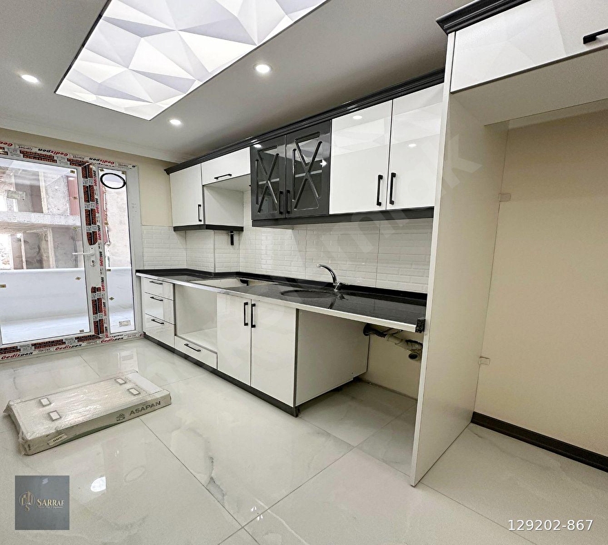 SARRAF YAPIDAN SAADETDEREDE METROBÜSE 10DK HEM YATIRIM HEM OTURUMLUK SIFIR 1+1 ARAKAT