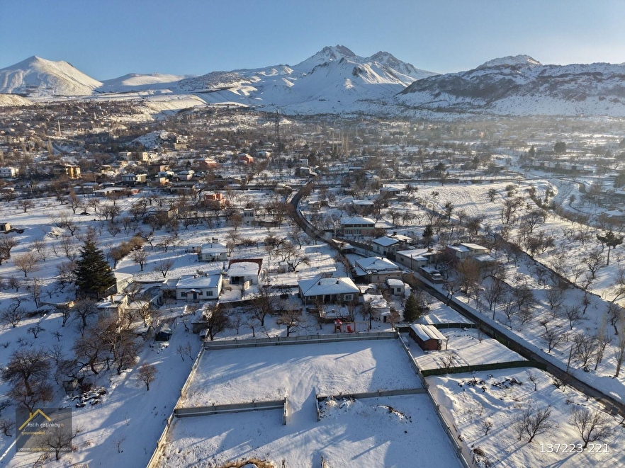 HACILAR BEĞENDİK DE TAŞ EVLİ VİLLA ARSASI