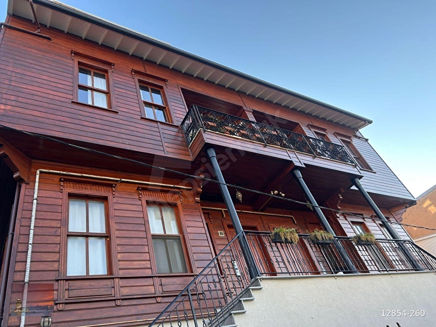 HEYBELİADA 1 DÖNÜM BAHÇE İÇİNDE ORTA KAT DAİRE