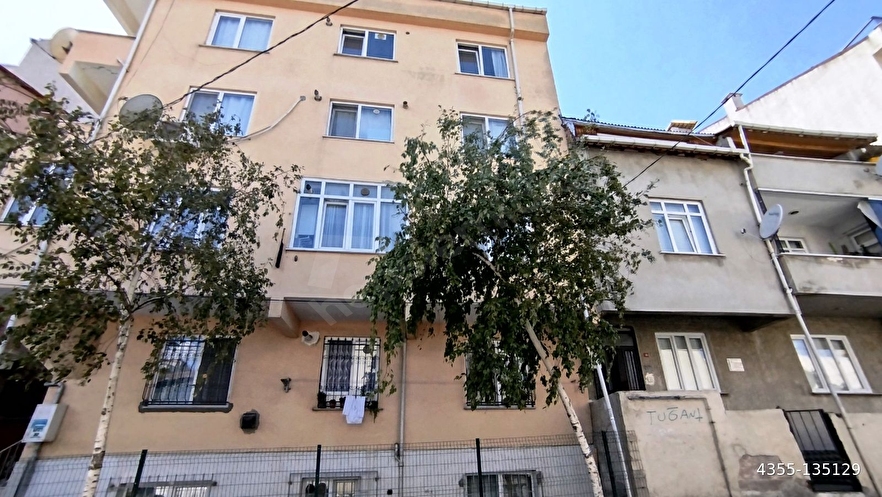 SULTAN MURAT CADDESİNE PARALEL 100m2 KOMBİLİ ARA KAT SATILIK 2+1