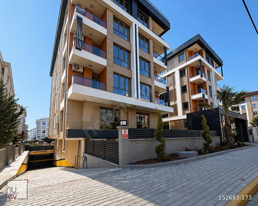 HEM OTURUMA HEM YATIRIMA UYGUN SİTEDE 3+1-NUEV