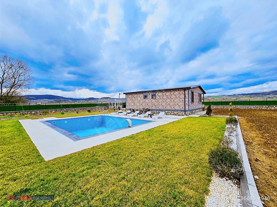 SEVINDIKLI CUMA KÖY SATILIK HAVUZLU VILLA