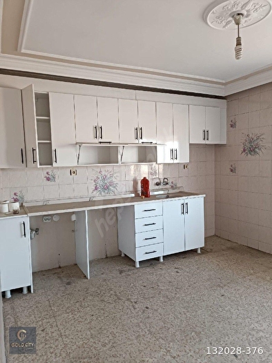 SEYHAN SAYDAM CADDESİ ÜZERİNDE 3+1 KAPALI MUTFAK HASARSIZ SATILIK DAİRE