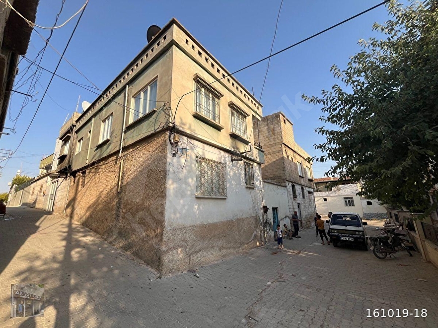 OĞUZELİ MERKEZDE 111 METRE 2 KATLI AHIRLI MÜSTAKİL EV