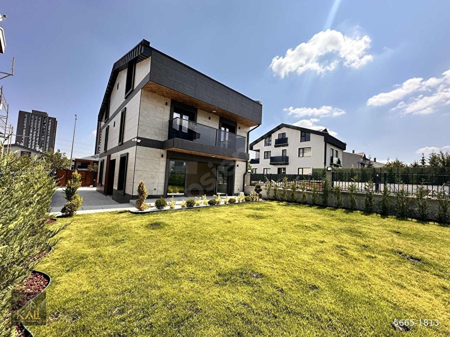 İncek Bulvar Yakını Özenle Tasarlanmış 5+1 Lüks Villa KALİ A.Ş.