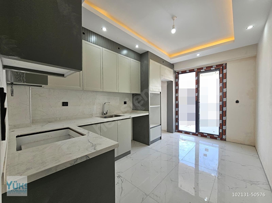 Denizli şemikler mahallesinde 2+1 120 m2 asansörlü kapalı otoparklı lüks daire