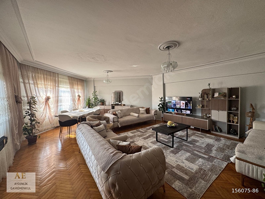 AYDINLIK EMLAKTAN ÇARŞI MERKEZİNDE GENİŞ 4+1 SATILIK DAİRE