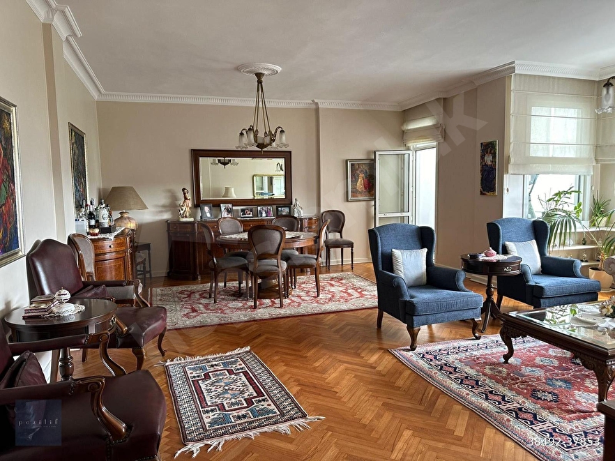 Akatlar Zeytinoglu Cad. 200m2 4+1 Asansorlu Otoparkli Satilik Daire