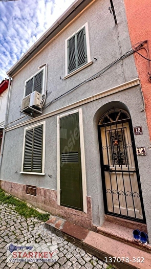 Ayvalık, 13 Nisan Caddesi'nde, Yatırımlık Müstakil Ev...