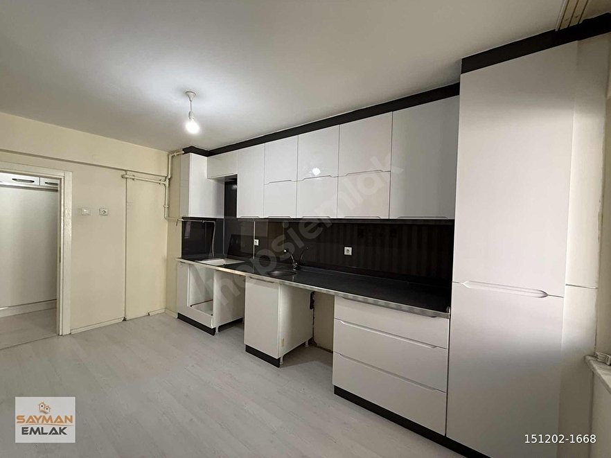 SAYMAN EMLAK'TAN KIBRIS CADDESİNDE FIRSAT 2+1 SATILIK DAİRE