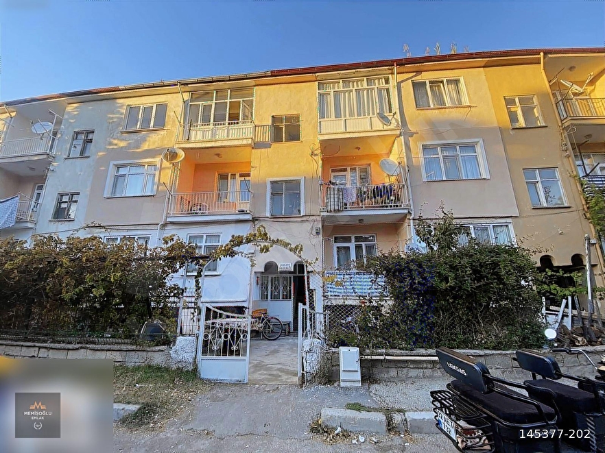 MEMİŞOĞLU EMLAK'TAN SATILIK CUMHURİYETTE 1.KAT 2+1 KOMBİLİ DAİRE