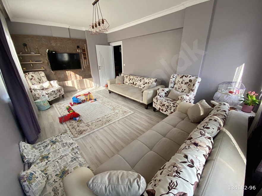 Mustafa Kemal Paşa Mahallesinde Metrobüse Yürüme 5 dk Komple Tadilatlı 3+1