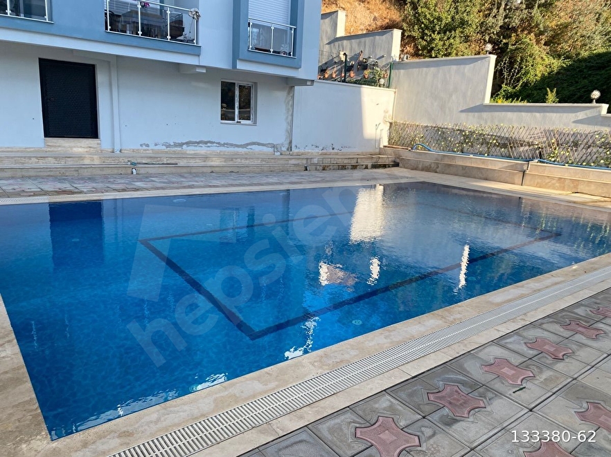 YENİFOÇADA AKYOL GAYRİMENKULDEN SATILIK HAVUZLU SİTEDE 2+1 DAİRE