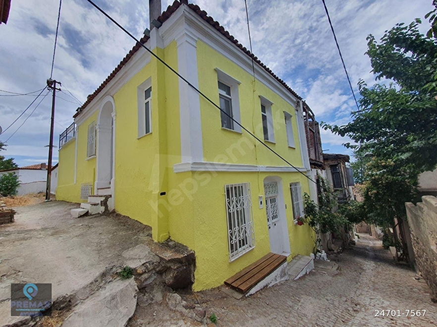 AYVADA'DAN AYVALIK MERKEZ'DE DENİZ MANZARALI BAKIMLI 2 KATLI TAŞ EV