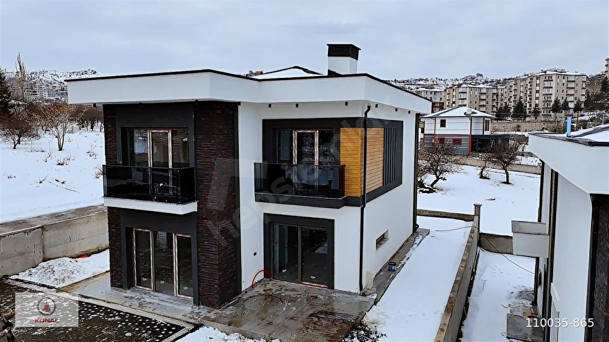 KONAL 'DAN | CADDE ÜZERİ LÜX 4+1 + ÇAMAŞIR + GİYİNME ODALI VİLLA