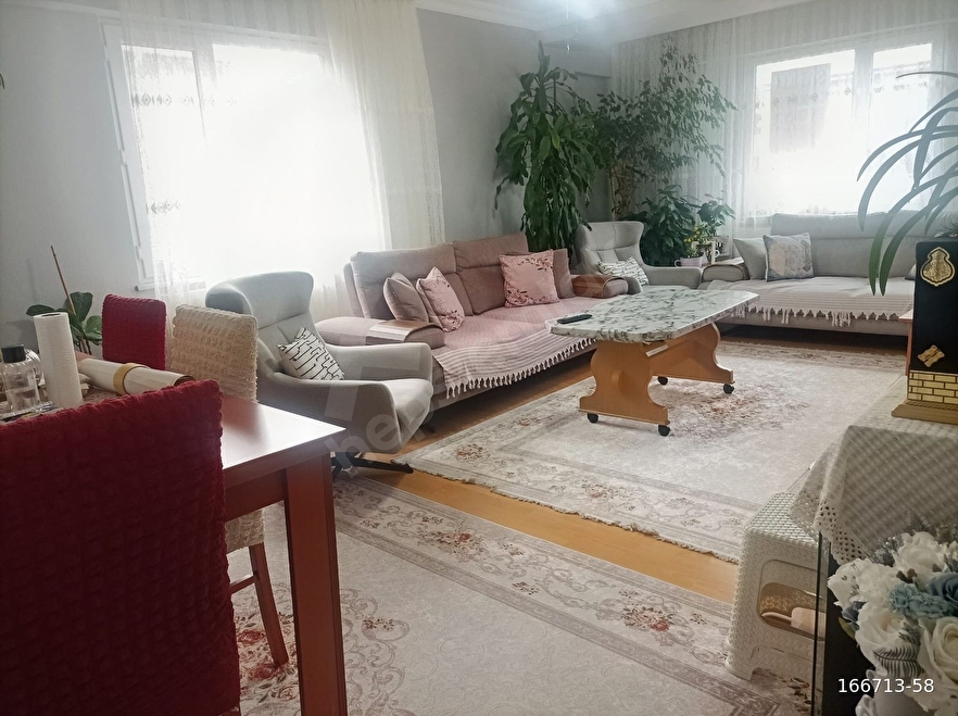 GEBZE TATLIKUYU MAH.SİTE İÇİ 5.KAT 3+1 130 M2 KRDİYE UYGUN KAÇMZ
