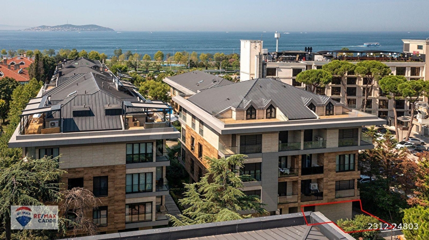 SUADİYE SAHİL SİTESİ, ÖN PARSELDE, BAHÇE KULLANIMLI 4+1...