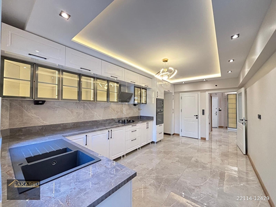 AKARSU'DAN DİKMEN CADDE ÜZERİ DOĞANKENT SİTESİNDE GİYİNME ODALI GENİŞ  3+1 SÜPERLÜKS YAPILI DAİRE