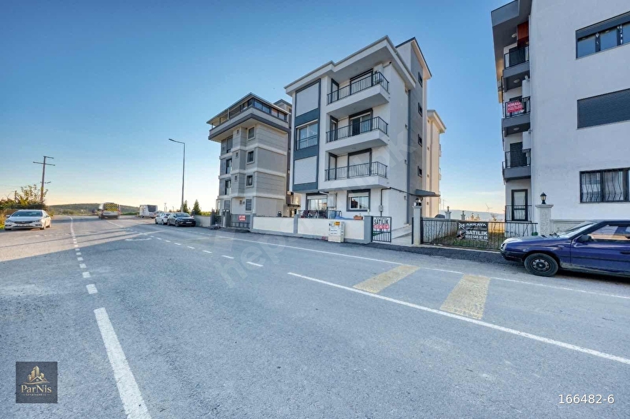 Seferihisar Gözsüzler Caddesinde Bahçeli 2+1 Satılık Daire