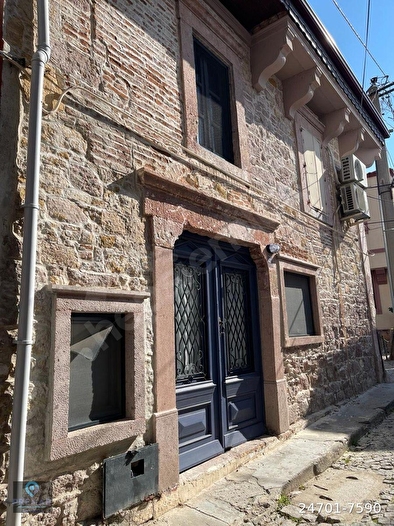 AYVADA'DAN AYVALIK MERKEZ'DE TERASLI 2 KATLI TAŞ RUM EVİ