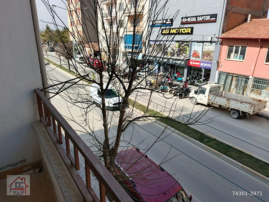 ÇORUM KALE MAH. CENGİZ TOPEL CADDESİ ÜZERİNDE SATLIK 2+1 DAİRE