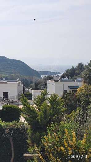 Bodrum Gümüşlük'te Havuzlu Sitede Büyük Bahçeli 3+1- Yatırımlık Fırsat
