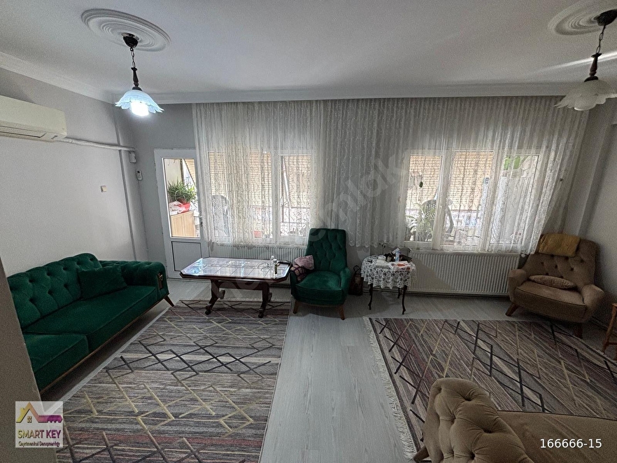 Menderes Cadde Üzeri İçi Yenilenmiş 2+1 Satılık
