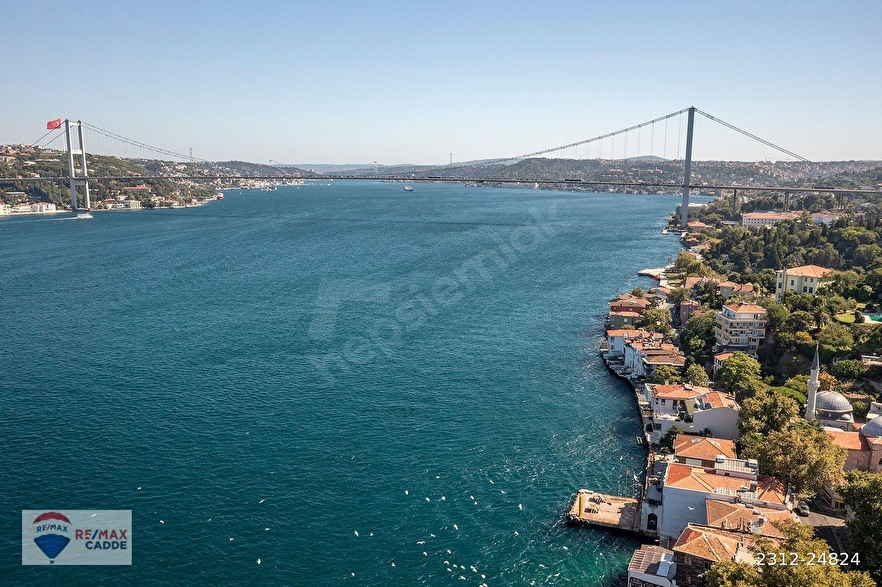 KUZGUNCUK'TA, YENİLİKÇİ MİMARİ DOKUNUŞUYLA, PANORAMİK BOĞAZ MANZARALI DAİRE...