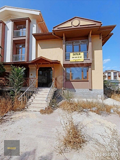 İSTİKLAL MAHALLESİNDE 7+2 SATILIK MÜSTAKİL EV
