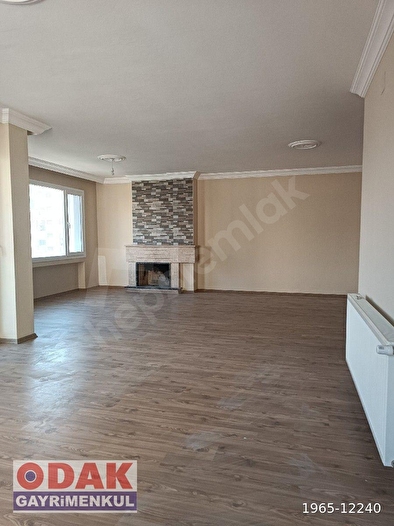 ATATÜRK CADDESİ ÜZERİNDE GENİŞ 3+1 DAİRE