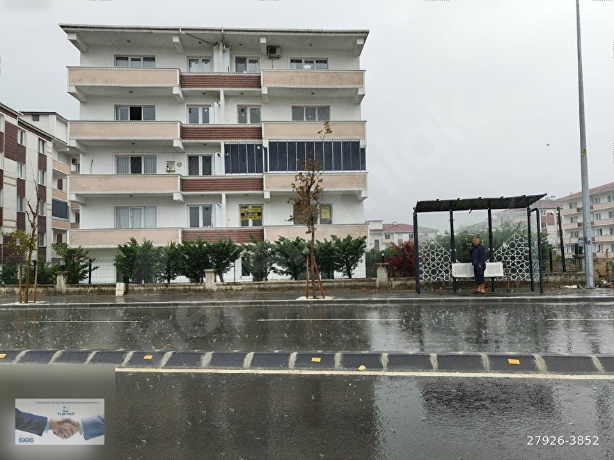 Kılıç Meydan Sitesi'nde Caddeye Cephe 3. Kat