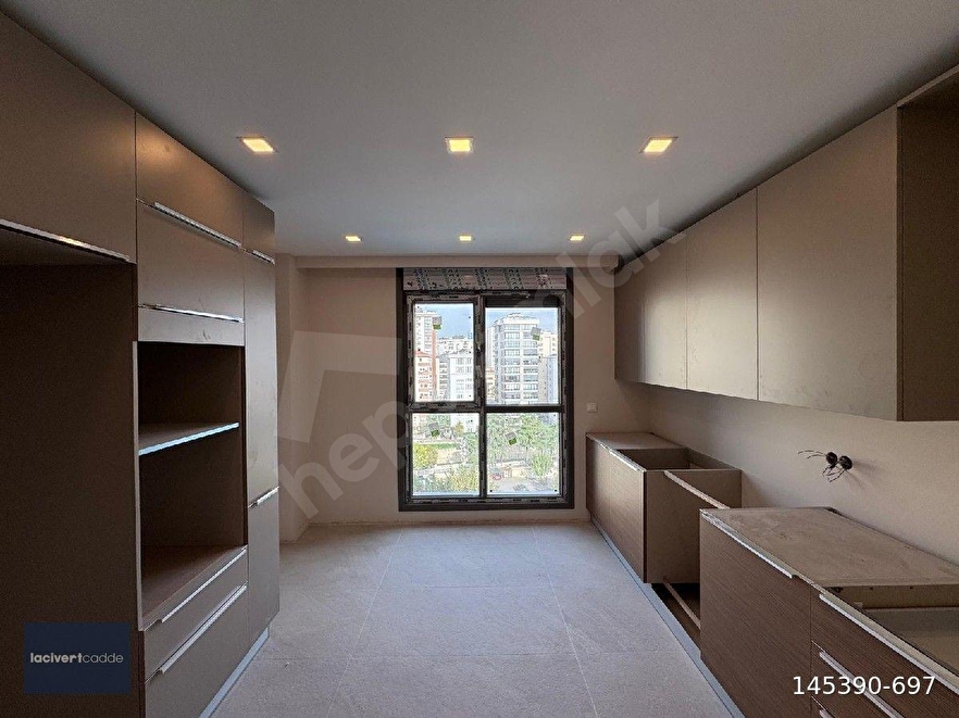 LACİVERTCADDE SUADİYE BEYMEN ARKASI SIFIR EBEVEYNLİ BALKONLU