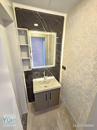 Denizli 1200 evler mahallesinde e.banyolu 3+1 cadde üstünde geniş önü açık daire