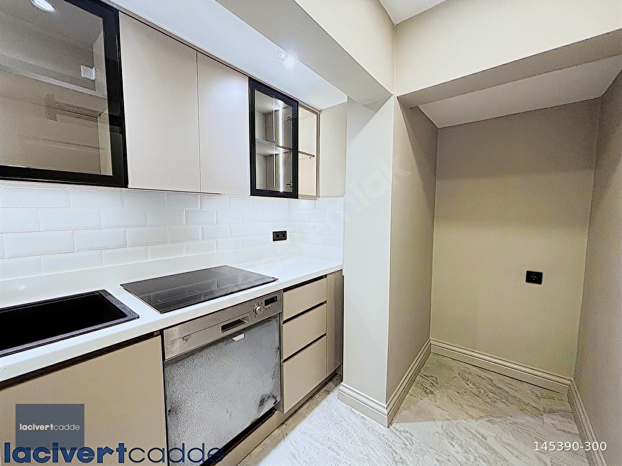 LACİVERTCADDE Ç.HAVUZLAR BAĞDAT ÜZERİ MÜSTAKİL. GİRİŞLİ YENİLENMİŞ