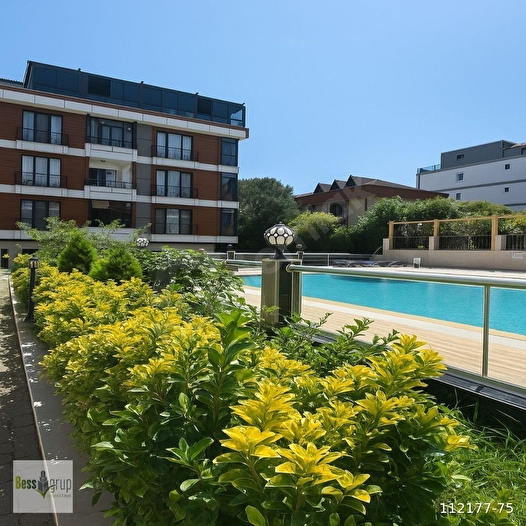 BEYLİKDÜZÜN DE KISA KATLI HAVUZLU SİTE İÇERİSİNDE SATILIK DAİRE